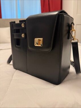 Stanley/Hydro flask 32 or 40oz water bottle and bag crossbody elegant.